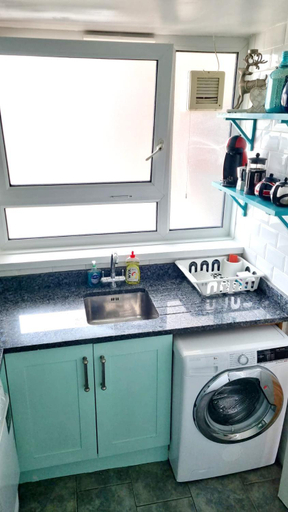 Others 5, Large Double room in West Kensington-Fulham, London