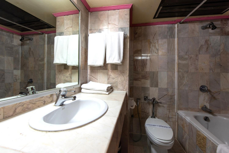 Bathroom 4, Elizabeth Hotel, Phaya Thai