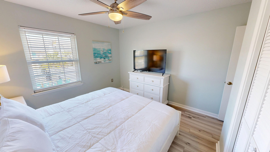 Room 4, Coastal Comfort 3 Bedroom Townhouse, Okaloosa