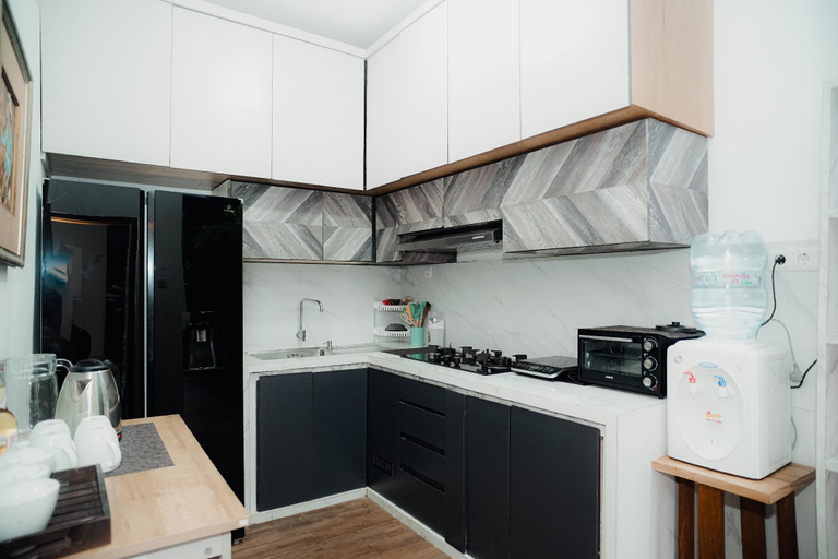 Kitchen, Illusion Homestay, Sleman