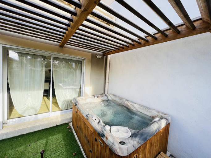 Others 5, Gite sous le figuier, Vaucluse