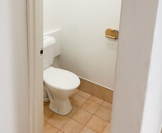 Bathroom 4, El Toro Motel, Liverpool - East