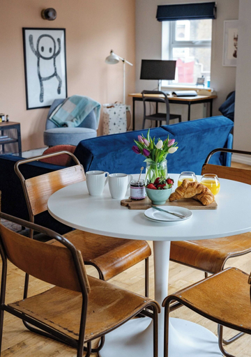 Room 4, Modern Margate Apt 2BR En-suite Parking by Adliv, Kent