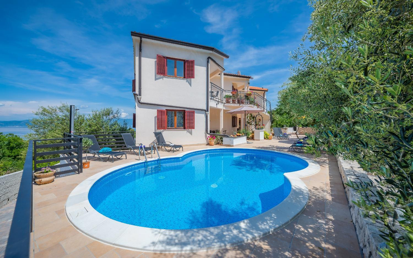 Exterior view 3, Studio in Drenje Near Beaches & Heated Pool, Raša