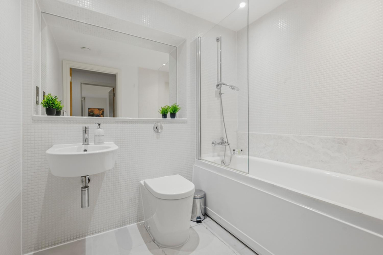 Bathroom 3, MySquare Lanterns Way Apartments at Canary Wharf, London