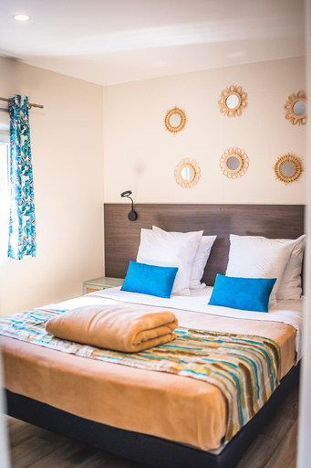 Bedroom 3, Toison D'or, Var