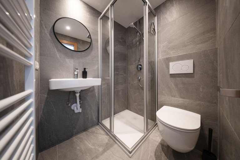 Bathroom 2, Mountain Lodge Solden - Ski in Bike out Chalet, Imst