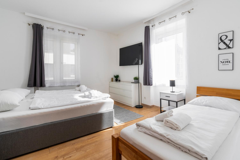 Bedroom 2, homy Lakeside Symphony in Bregenz am Bodensee, Bregenz
