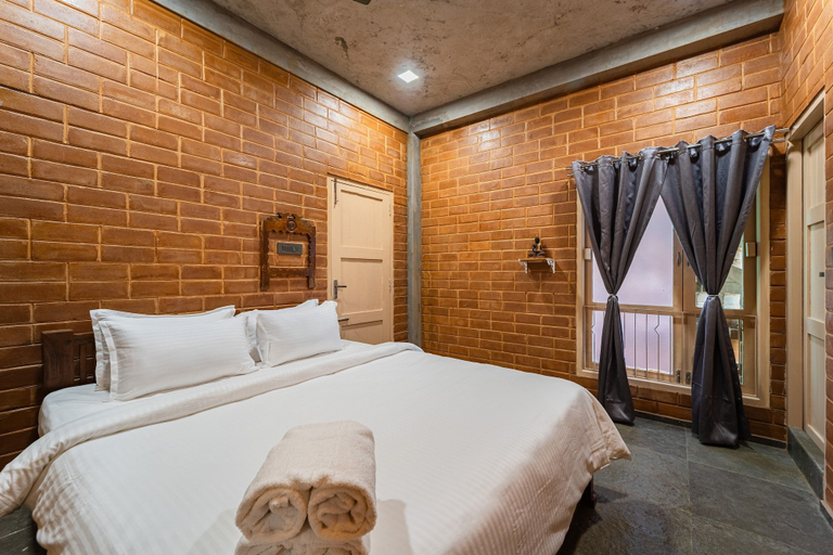 Room 4, AR Lighthouse Bay Villa by Roscotel, Puducherry