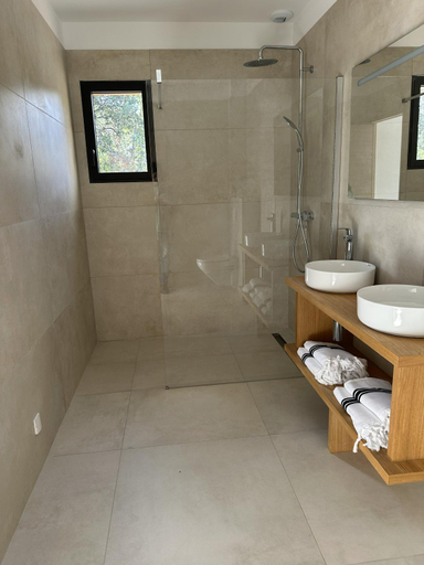 Bathroom 5, Les villas Vangarone, Corse-du-Sud