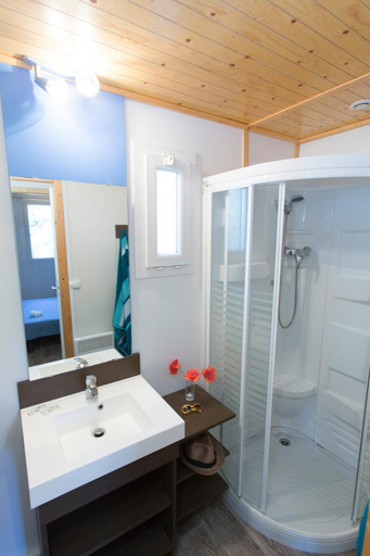 Bathroom 2, Village Vacances Passion La Bayette, Var
