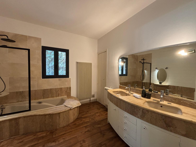 Bathroom 3, La Villa des Pins avec piscine et tennis, Gard