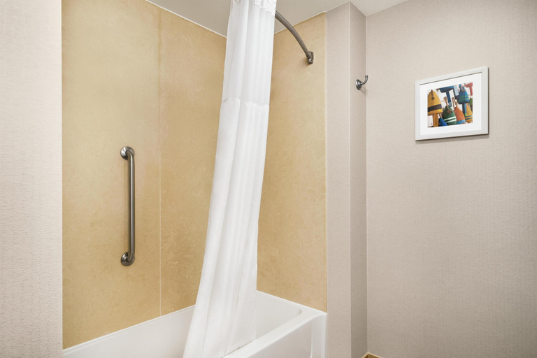 Bathroom 4, Hampton Inn Portland Downtown - Waterfront, Cumberland