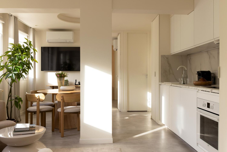 Others 5, Residence Champs Elysees - Ponthieu, Paris