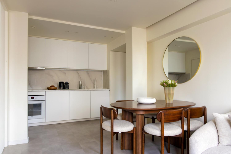 Others 3, Residence Champs Elysees - Ponthieu, Paris