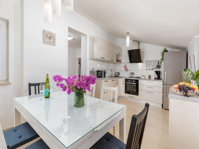 2, Villa in Pula near Roman Amphitheater, Pula