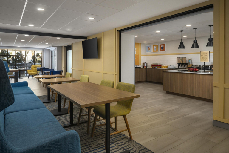 Food & Drinks 4, Hampton Inn by Hilton York, York