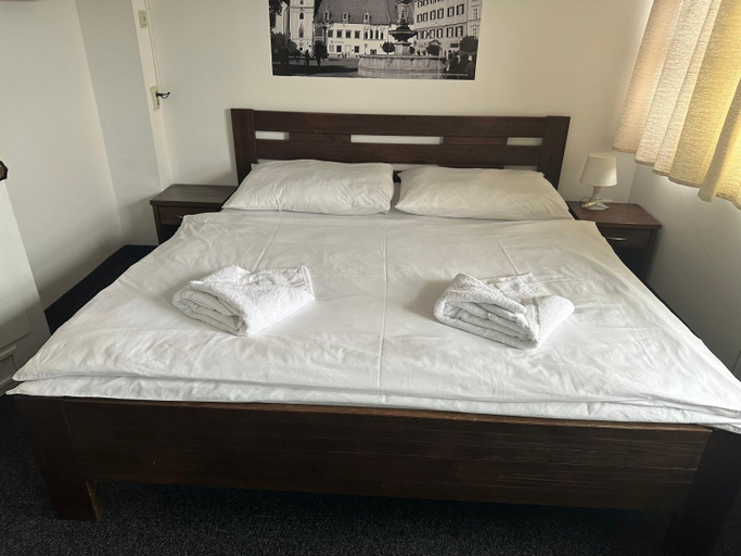 Bedroom 3, Botel Gracia, Bratislava