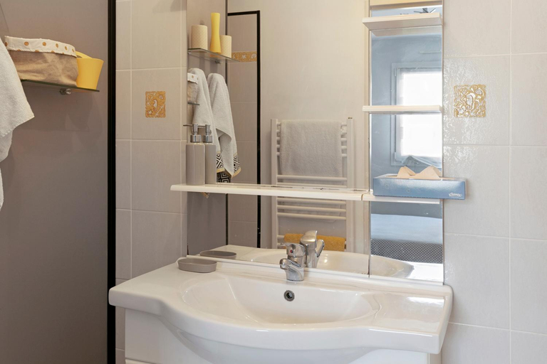Bathroom 3, Chambres d'Hotes - Les Boubous, Loire-Atlantique