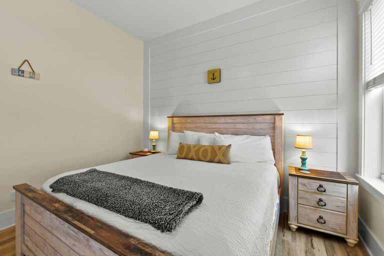 Room 2, Retreat at 30A, Walton