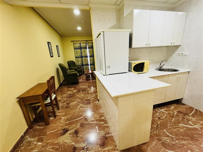 Private kitchen 3, Hotel Albohera Playa by Belvilla Resorts-suite, Murcia