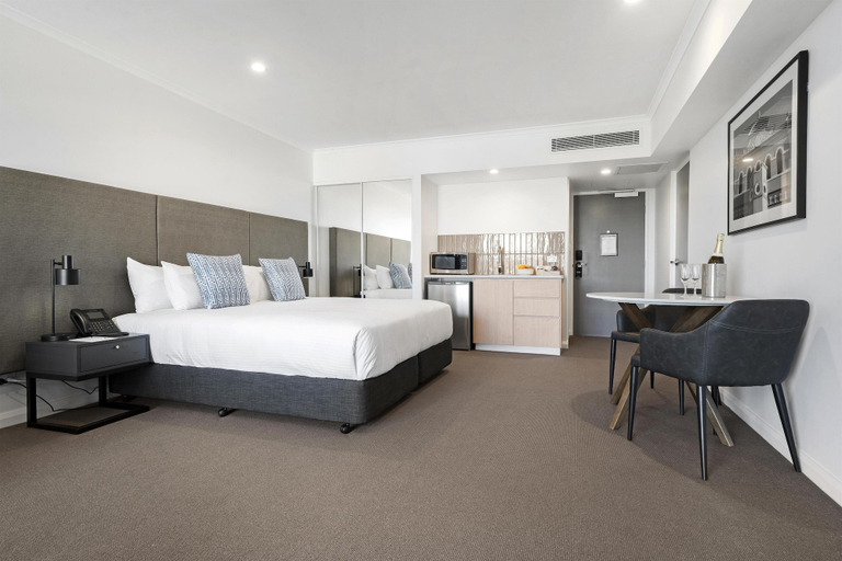 Bedroom 4, Oaks Toowoomba Hotel, Toowoomba - Central