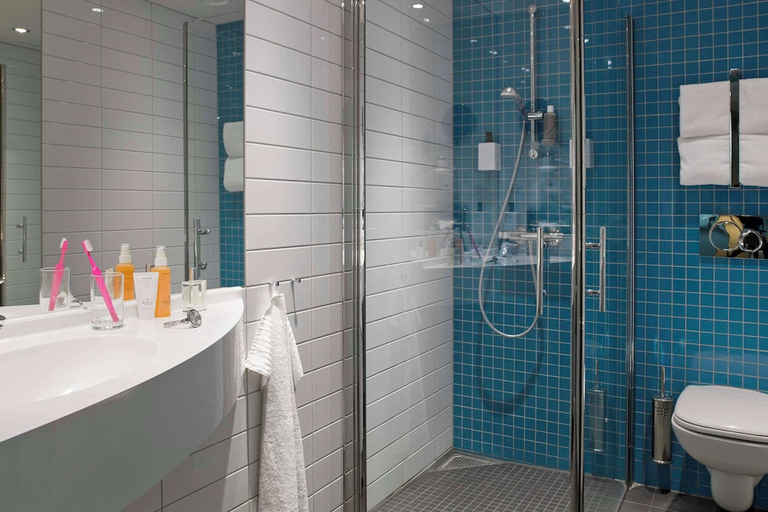 Bathroom 4, Scandic Ishavshotel, Tromsø
