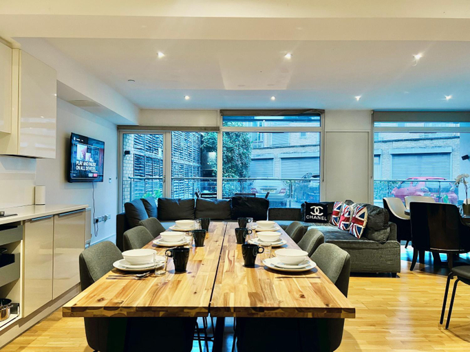 Food & Drinks 4, Grange Apartments, London