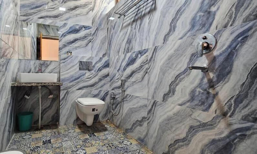 Bathroom 2, Hotel Dev, Garhwal