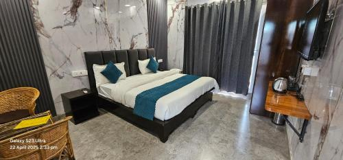 Others 5, Hotel Dev, Garhwal