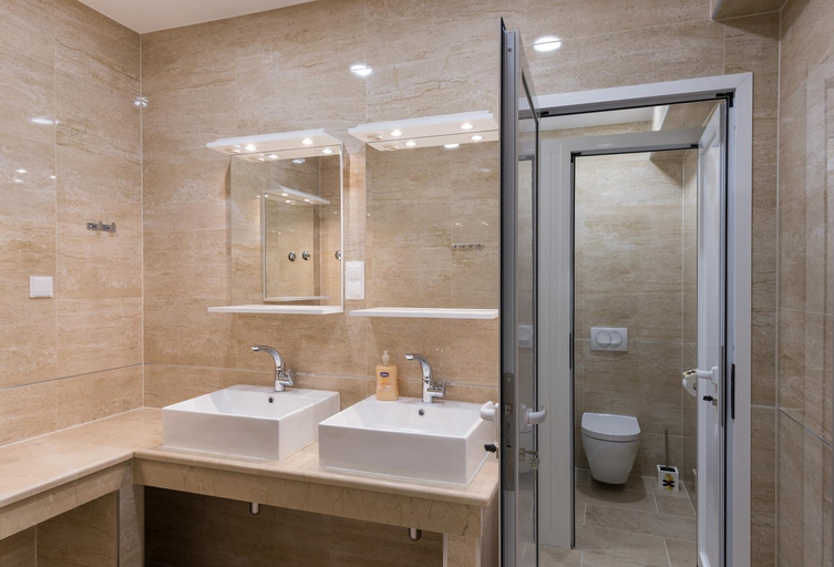Bathroom 5, Hostel Free Bird, Dubrovnik