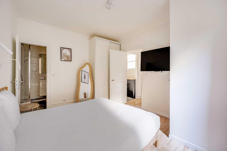 Bedroom 2, Charming apartment - 1BR/4P- Gare de l'Est, Paris