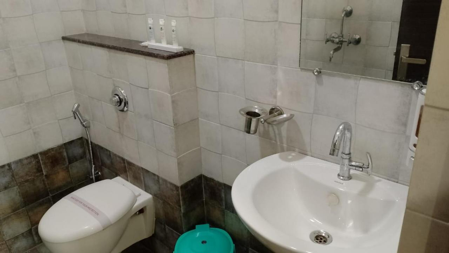 Bathroom, HOTEL Govindam Elite, Kanpur Nagar