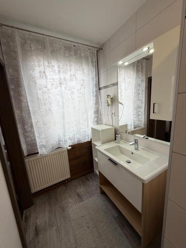 Bathroom 4, Botel Gracia, Bratislava