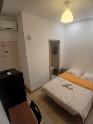 Bedroom 2, hotel des reformes, Bouches-du-Rhône
