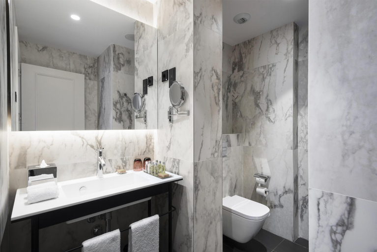 Bathroom 4, DoubleTree by Hilton Madrid-Prado, Madrid