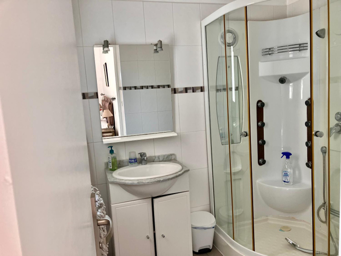 Bathroom, Studio Mas Pierre, Pyrénées-Orientales