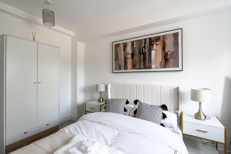 3, 2 Bed Stylish Central Rochester Apartment Sleeps 4  Netflix Work Space, Medway