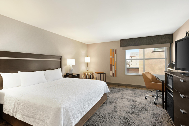 Bedroom 3, Hampton Inn Portland Downtown - Waterfront, Cumberland