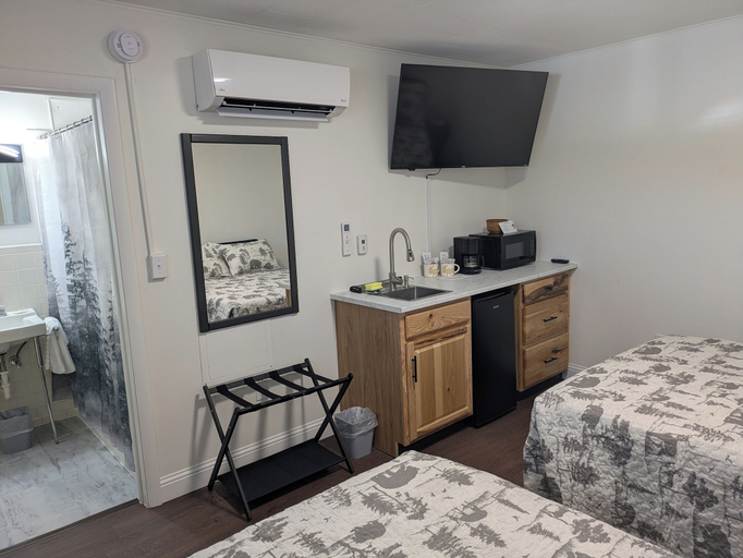 Room 2, South of the Border Lodging, Essex