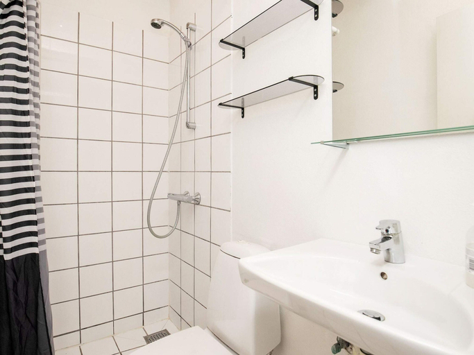 Bathroom 3, 4 Star Holiday Home in Brovst, Jammerbugt