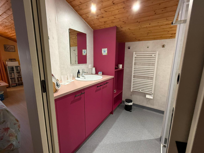 Bathroom 3, les jardins de caribole, Loire