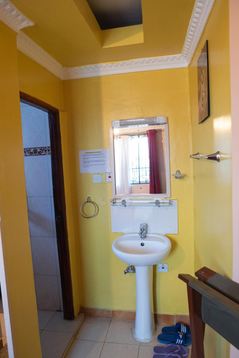 Bathroom 4, Javilla Eagles Safari Guest House, Starehe