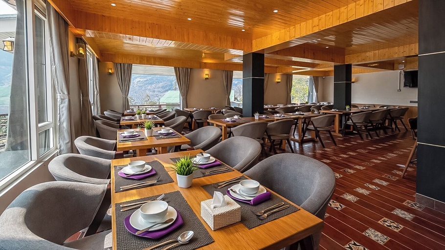 Restaurant 4, Yashshree Dewathang Resorts, North Sikkim