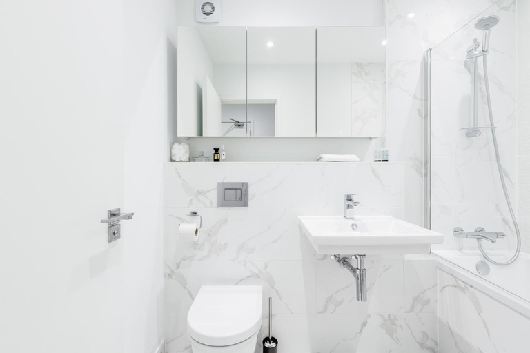 Bathroom 3, Wild Roses Serviced Apartments - Bermondsey, London