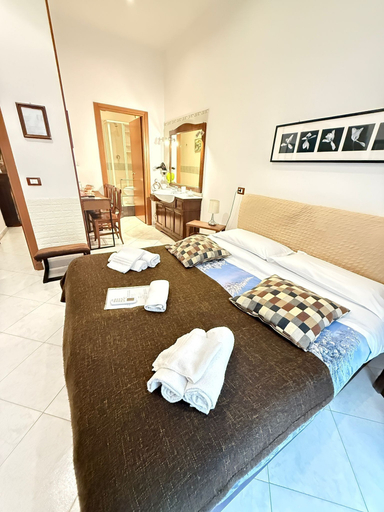 Bedroom 2, B&B Plebiscito Home, Napoli