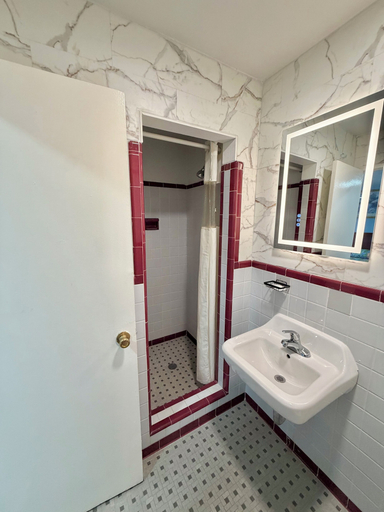 Bathroom 4, Deluxe Inn, Wilson
