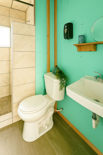 Bathroom, Open Gate Hostel Hawaii, Hawaii
