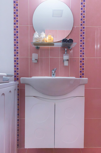 Bathroom 3, The Captain. Be my guests!, Varna