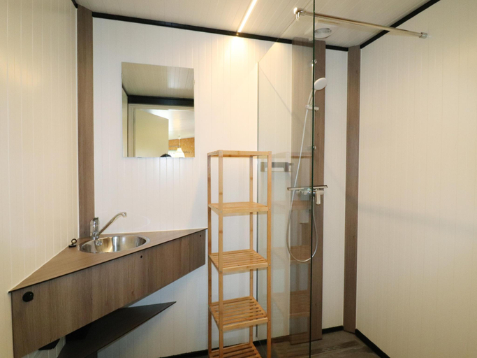 2, Cabin by Hegermeer with Boat Rentals, Wymbritseradiel